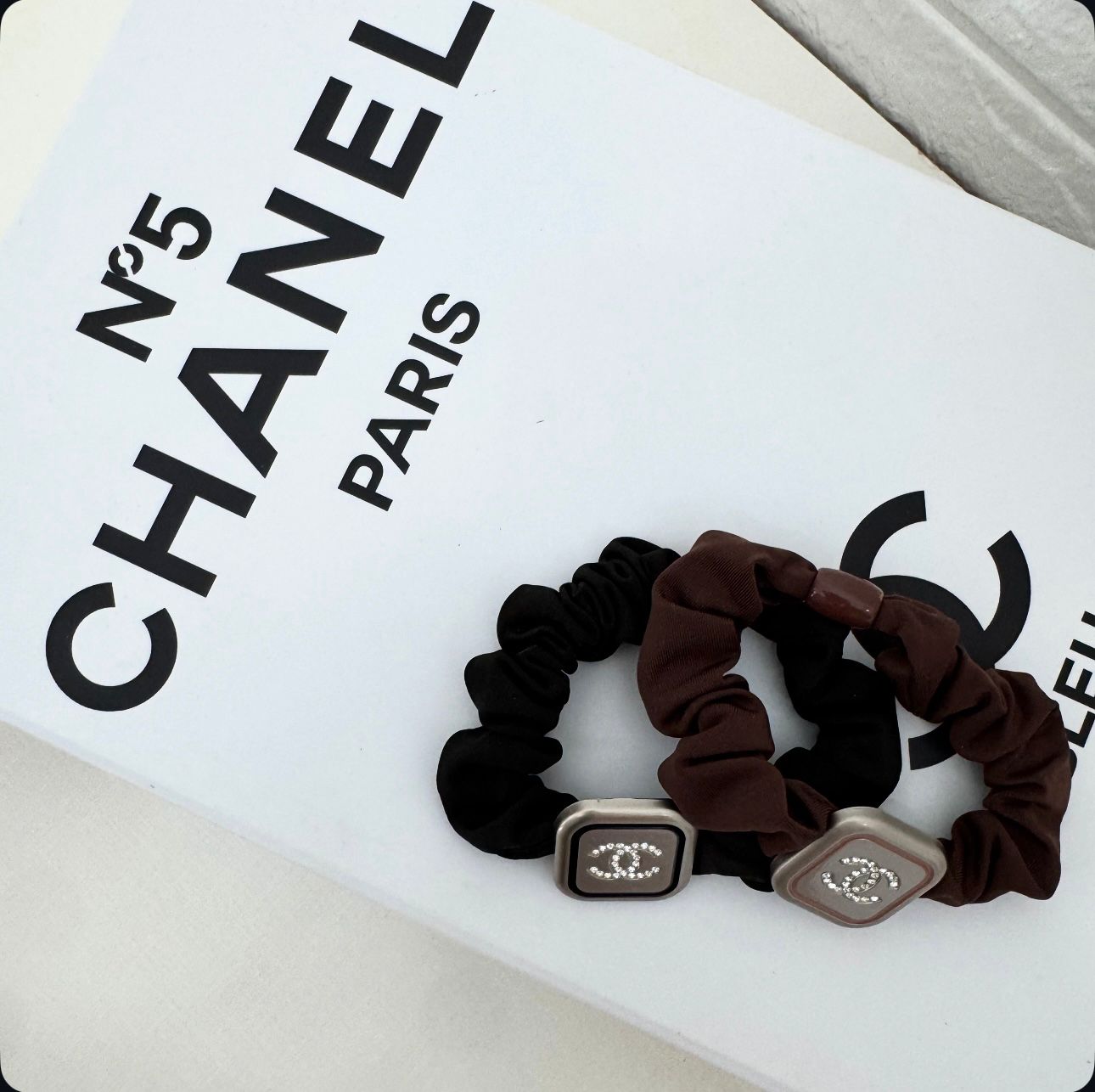 Scrunchies de cabelo Inspiração Cravejada Zircônia