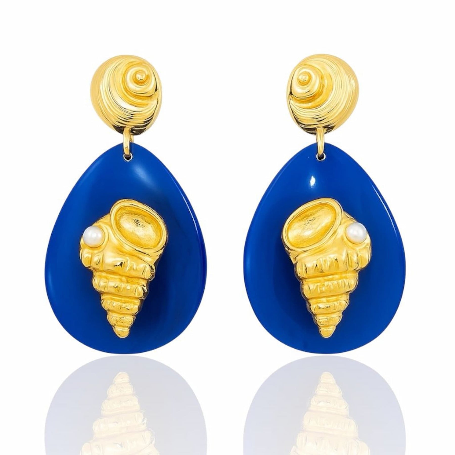 Brinco Concha Dourado de Resina