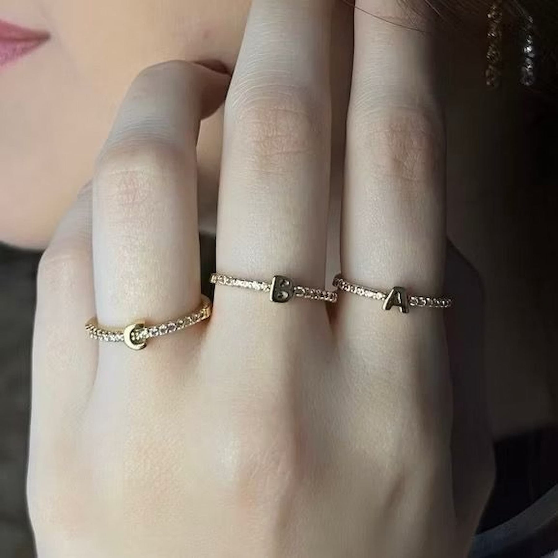 Anel Dourado Ajustável Cravejado Cristal Letras