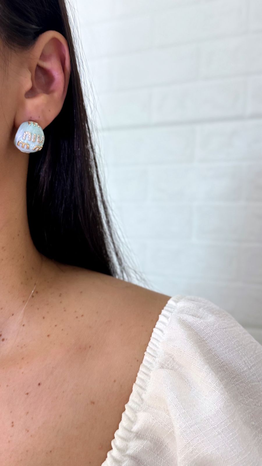 Brinco de Resina Dourado Cravejado