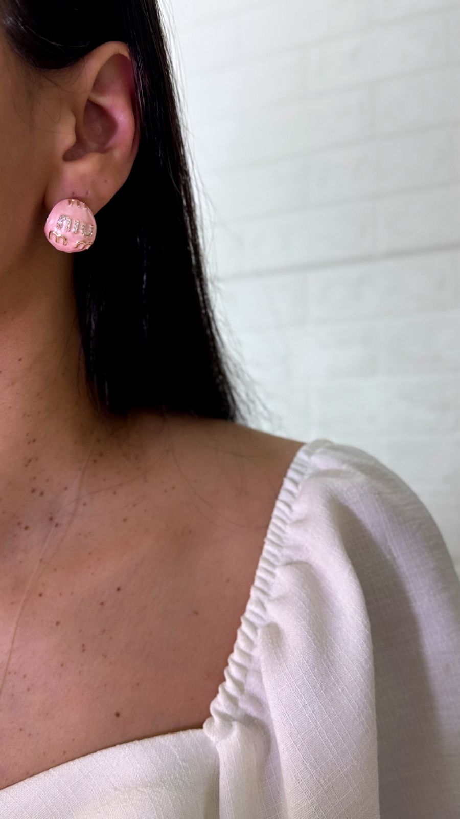 Brinco de Resina Dourado Cravejado