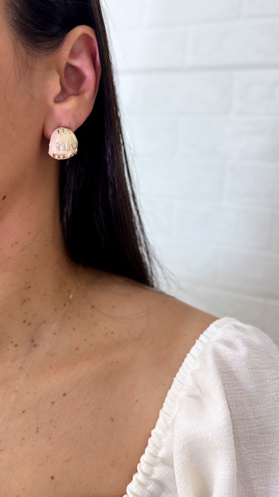 Brinco de Resina Dourado Cravejado