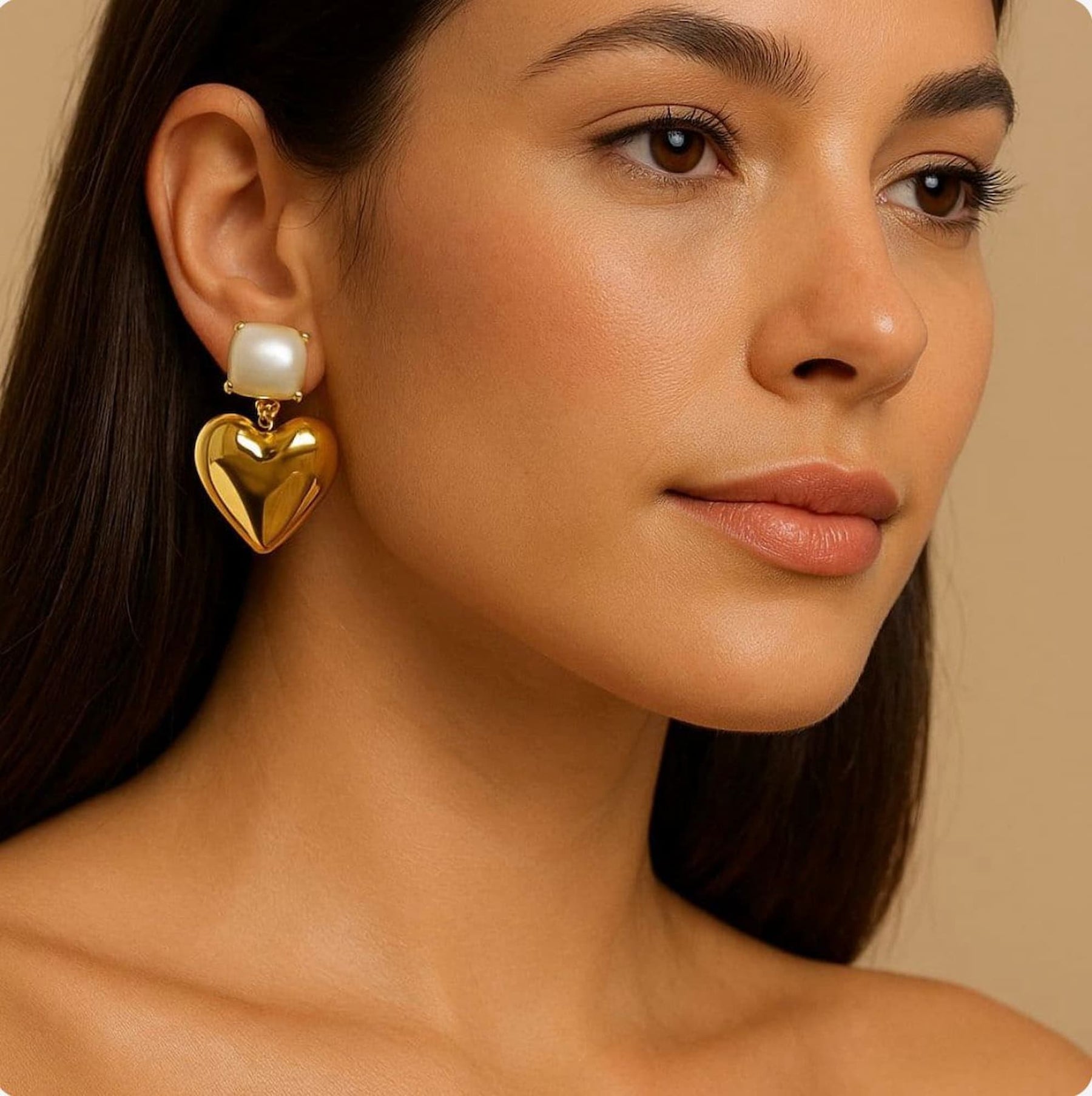 Brinco de Coração com Pérola Dourado