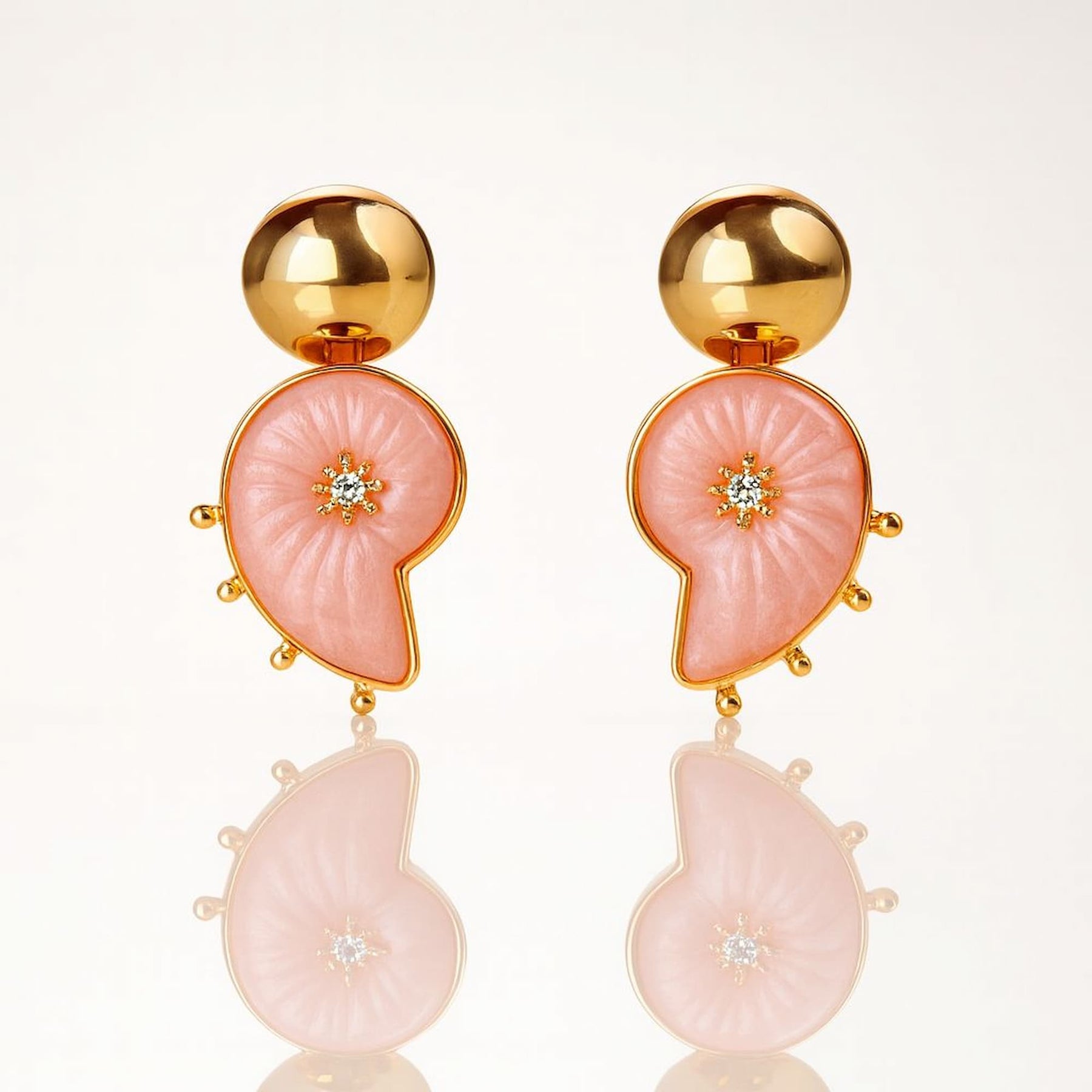 Brinco Caracol Coral com Dourado
