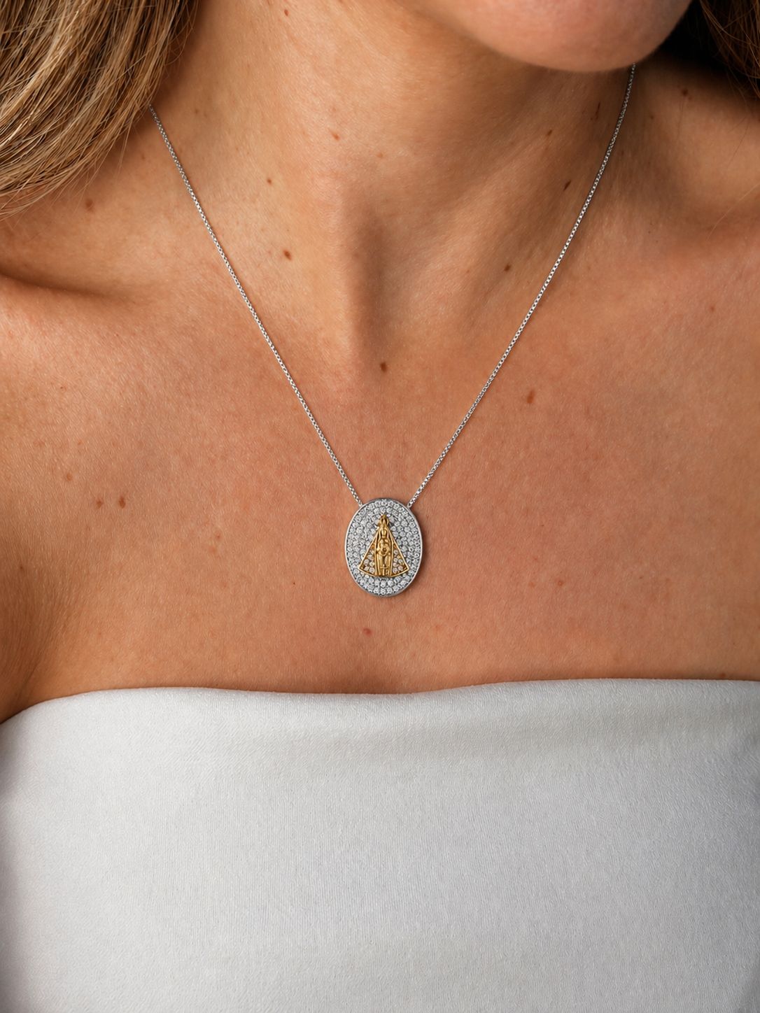 Colar de Nossa Senhora Aparecida Cravejado Zircônia