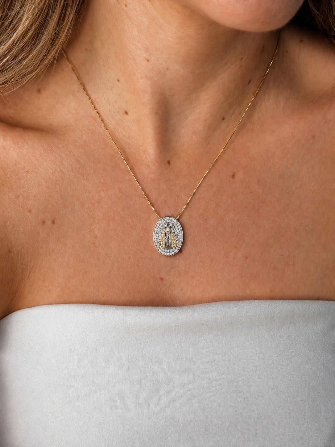 Colar de Nossa Senhora Aparecida Cravejado Zircônia
