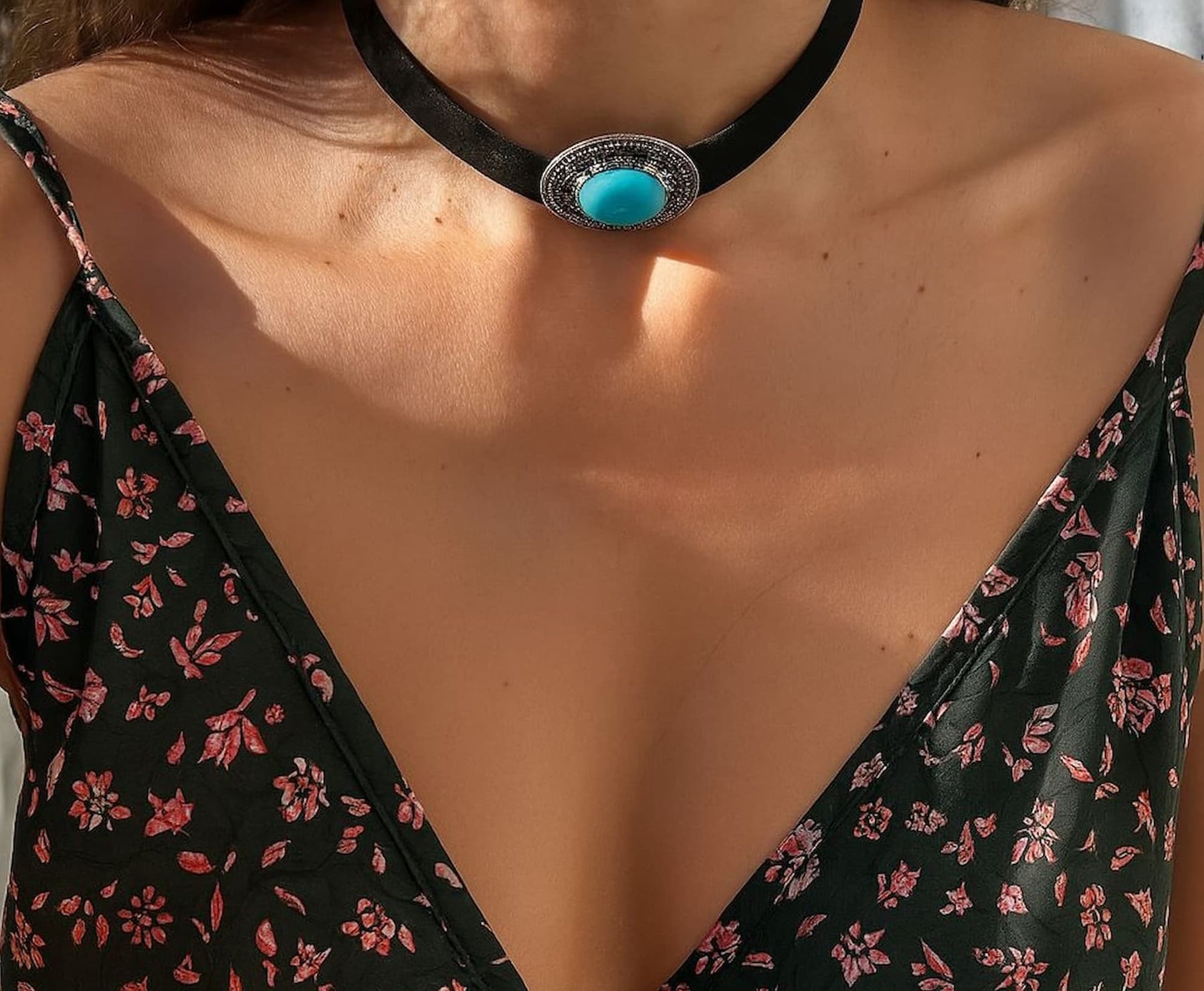 Choker Couro Sintético com Pedra Azul Turquesa