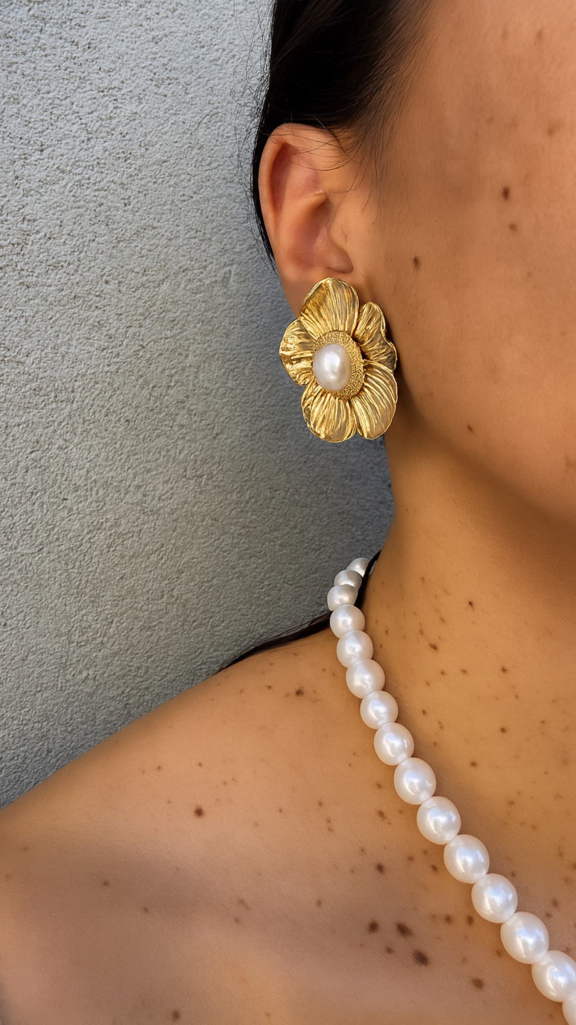 Conjunto Colar Pérolas com Pingente e Brinco Flor