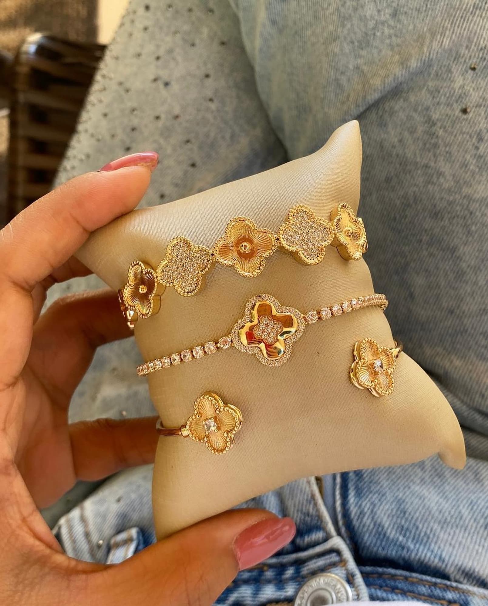 Bracelete Aro Trevo Cravejado Dourado