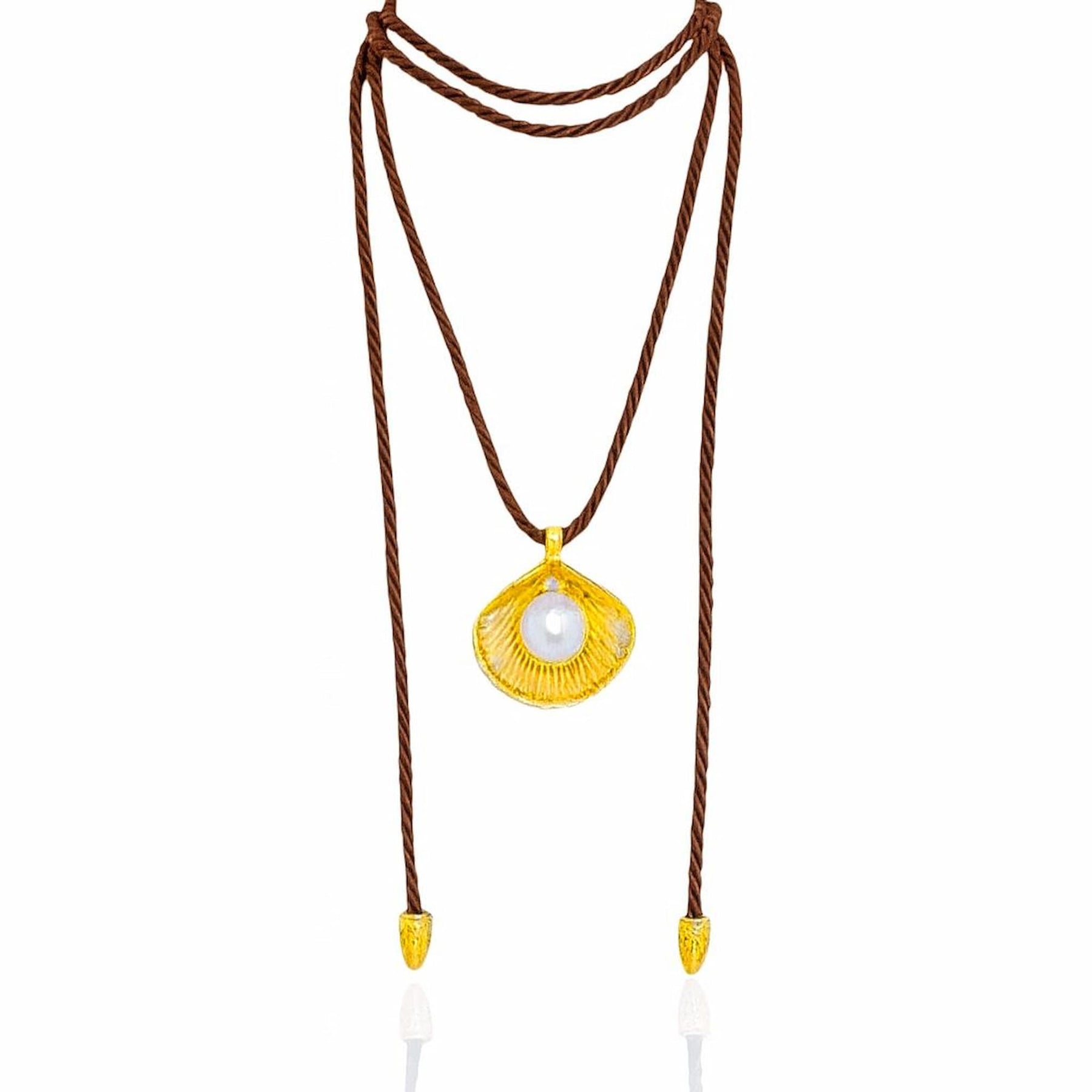 Colar Cordão Trançado com Pingente Concha Pérola Dourado