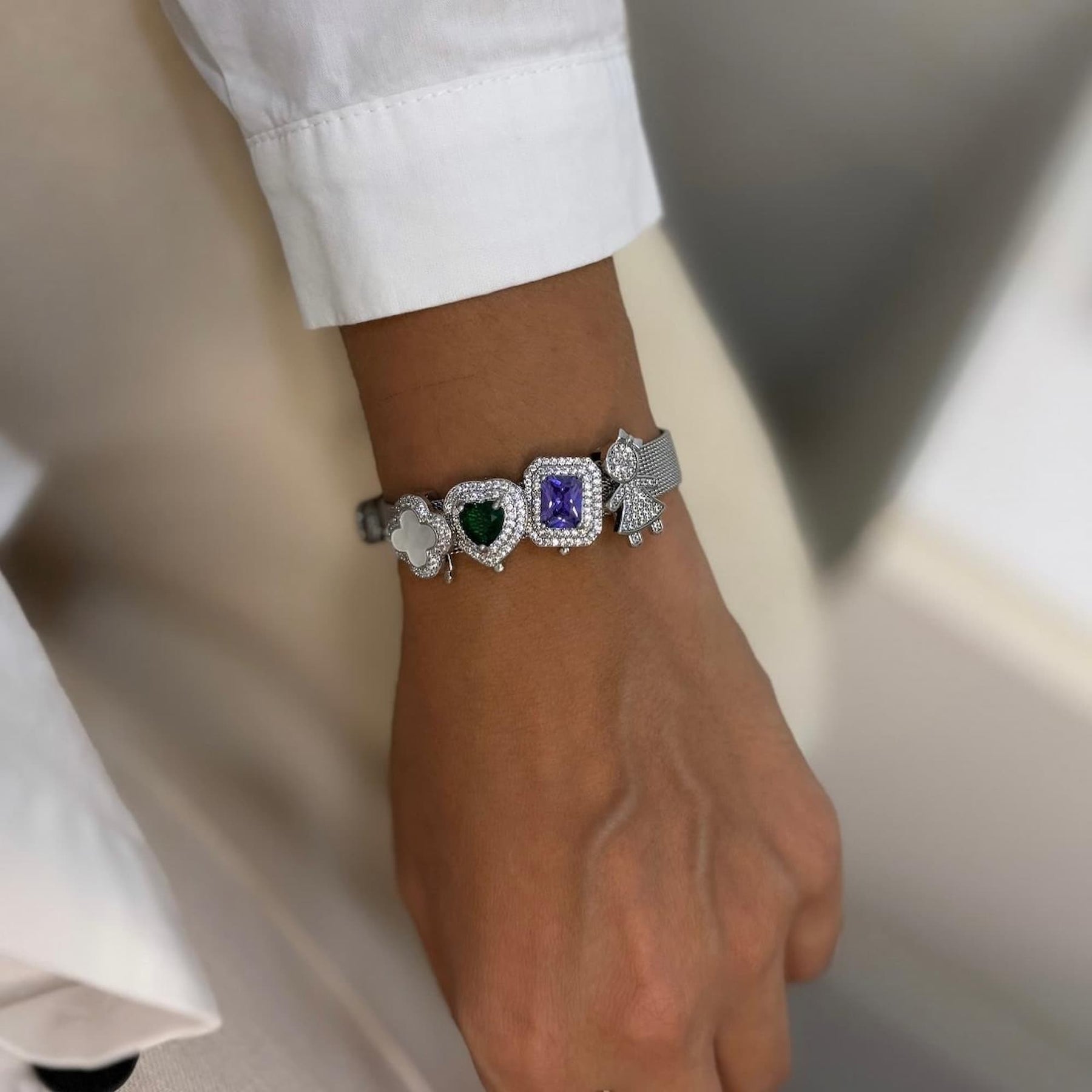 Pulseira de Malha Ródio Branco com Pingentes Cravejados de Zircônias