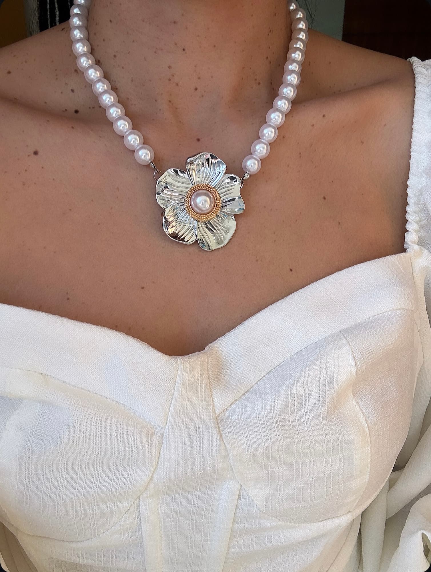 Conjunto Colar Pérolas com Pingente e Brinco Flor