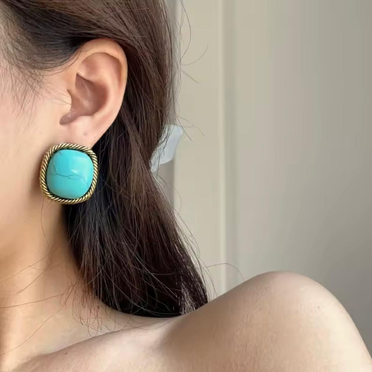 Brinco Azul Turquesa com Pedra Quadrada