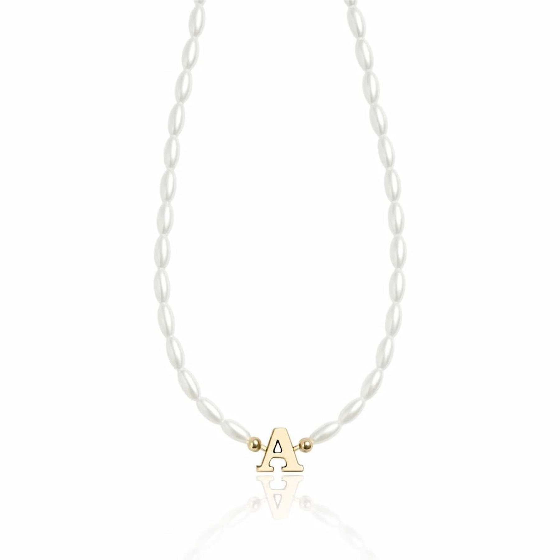 Colar de Pérola com Pingente de Letra Dourada