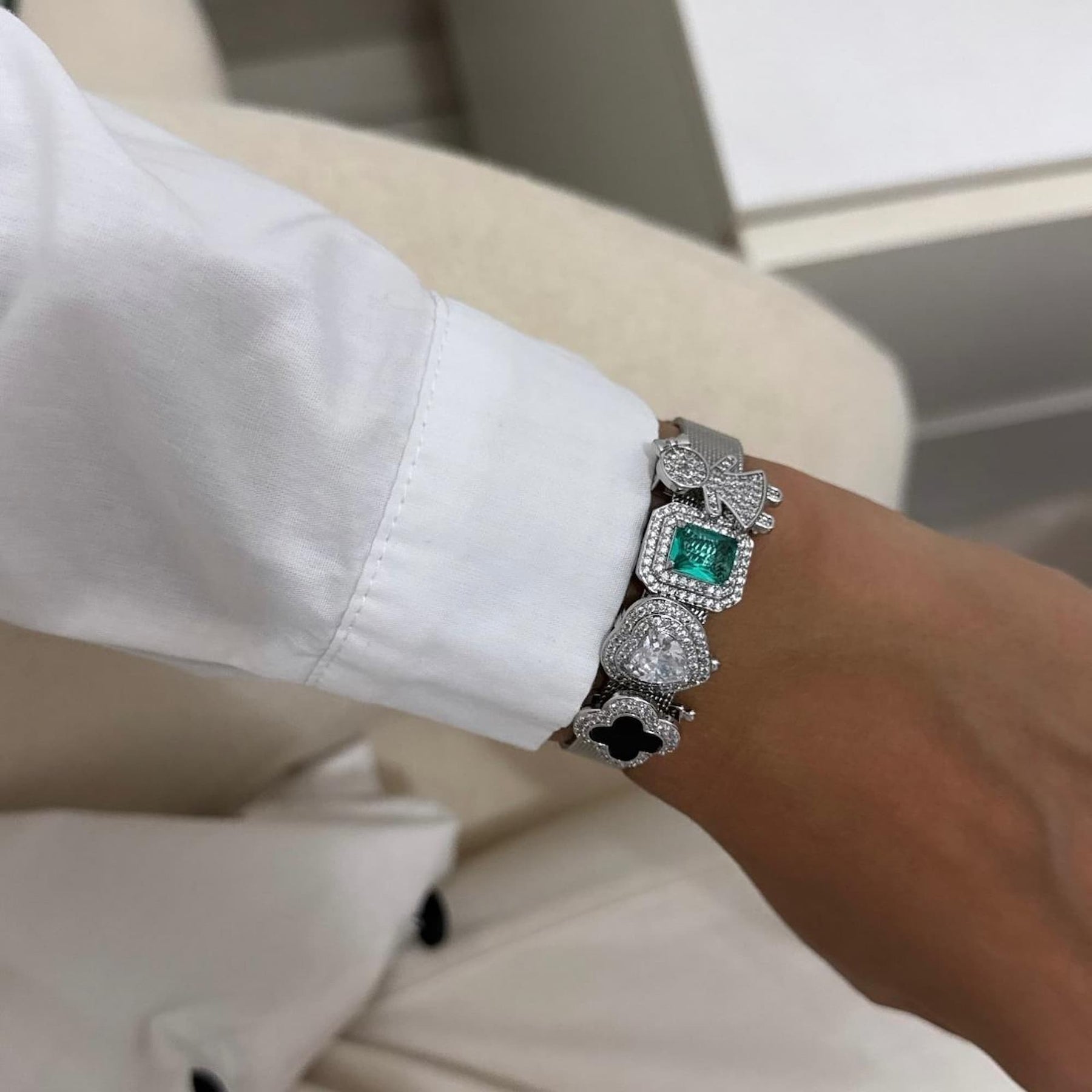 Pulseira de Malha Ródio Branco com Pingentes Cravejados de Zircônias