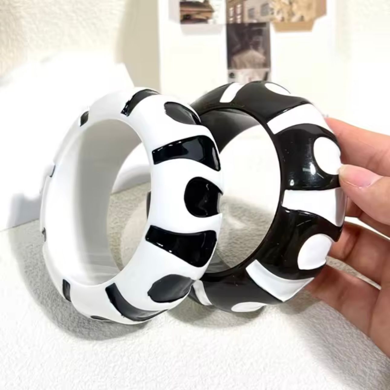 Pulseira em Resina Resistente com Estampa Inspiração