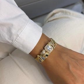 Pulseira Bracelete de Malha com Pingentes Cravejados de Zircônias