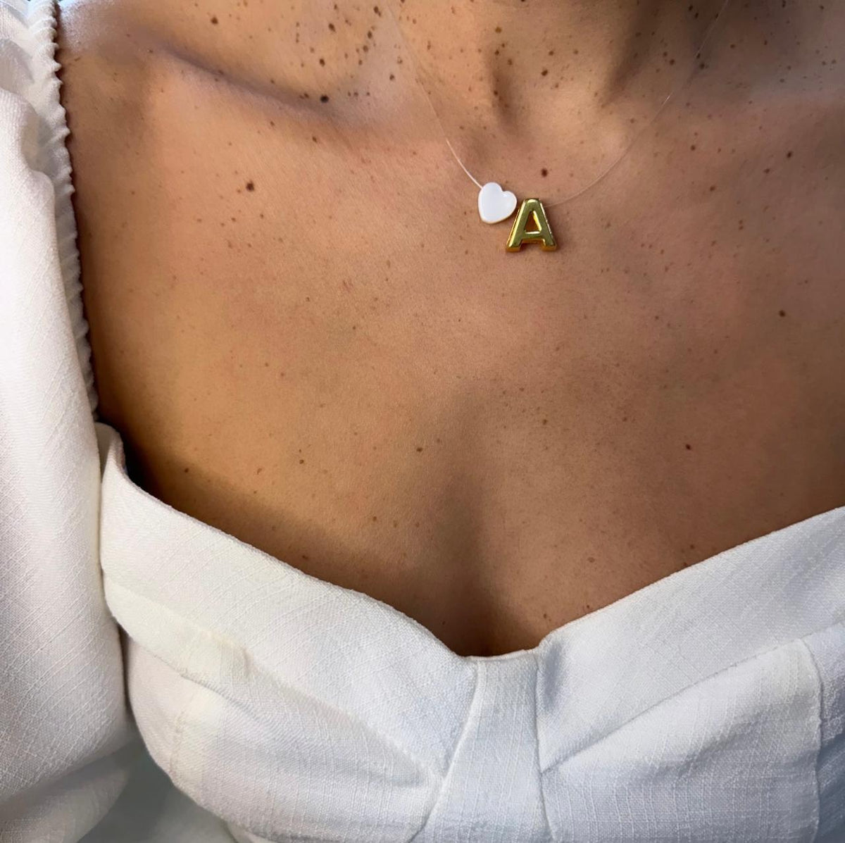 Choker de Nylon com Pingente de Letra Dourada