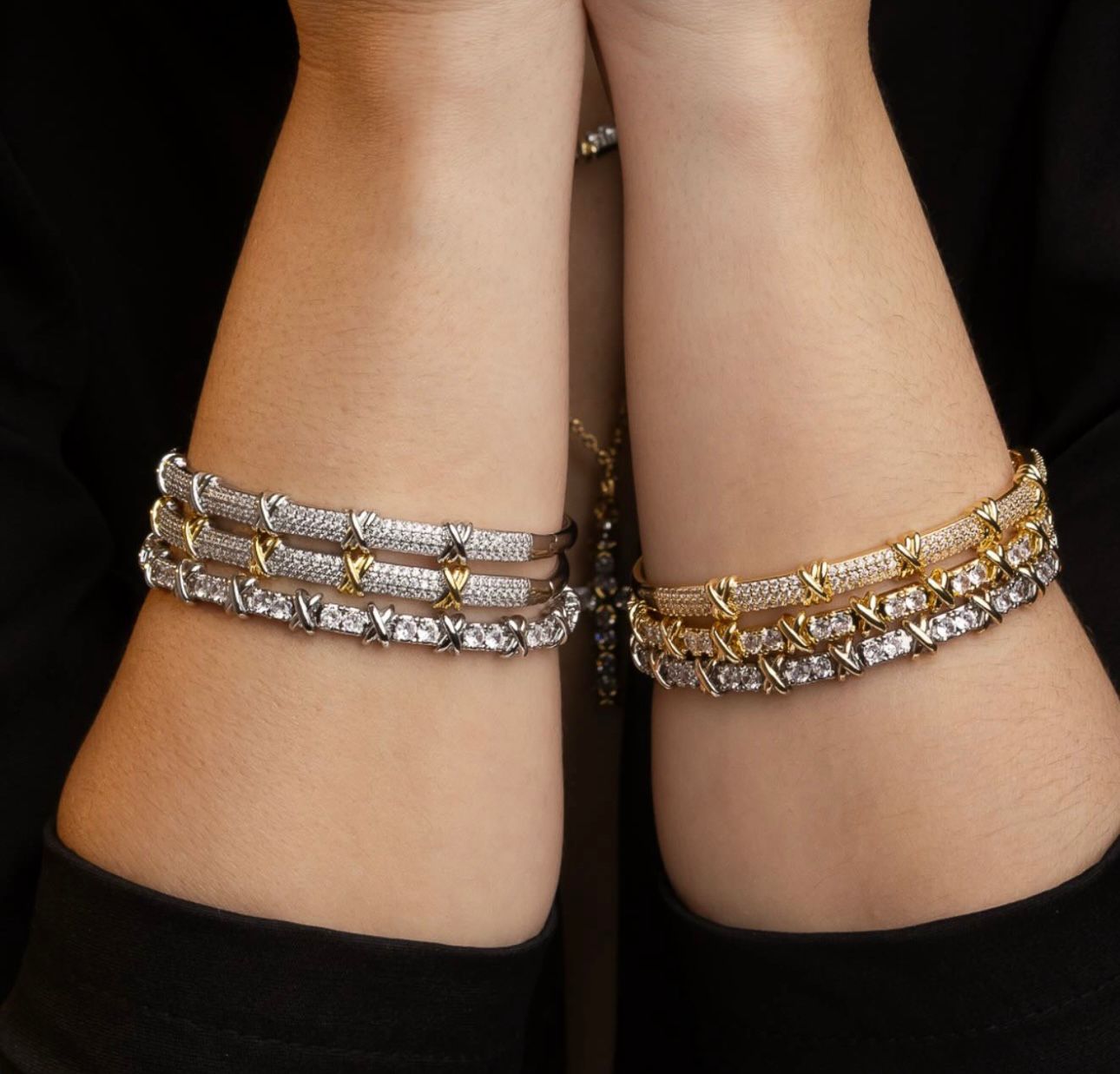 Bracelete Inspiração Cravejado Cristal com Detalhes