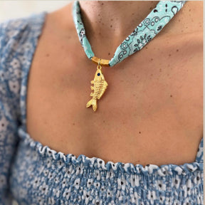 Colar Bandana Estilo Praia com Pingente de Peixe Dourado