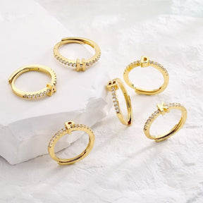 Anel Dourado Ajustável Cravejado Cristal Letras