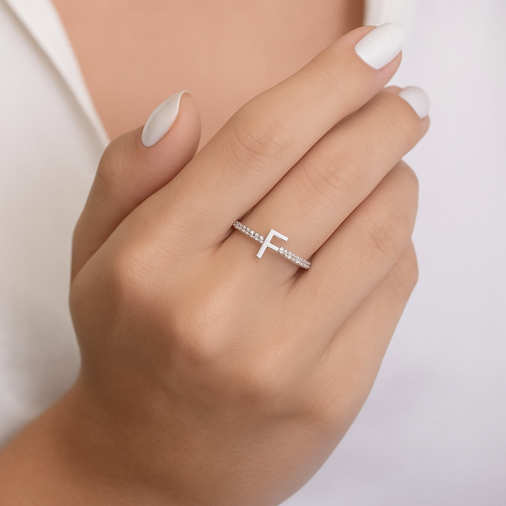 Anel Ródio Branco Ajustável Cravejado Cristal Letras