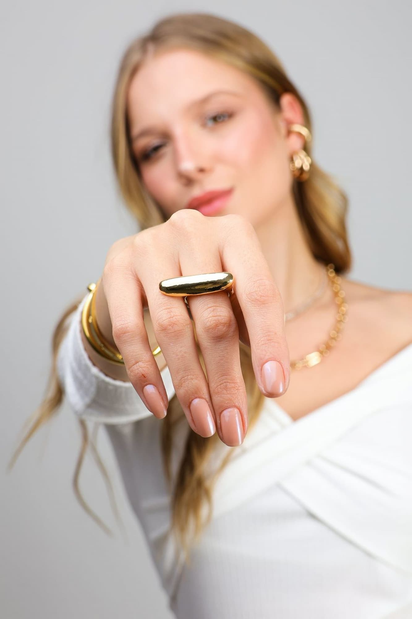 Brinco Argola Tubular Triplo com Piercing Fake Dourado