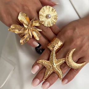 Anel Ajustável de Flor com Pétalas Grandes em Metal