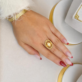 Anel Orgânico Esfera com Aro Texturizado Dourado