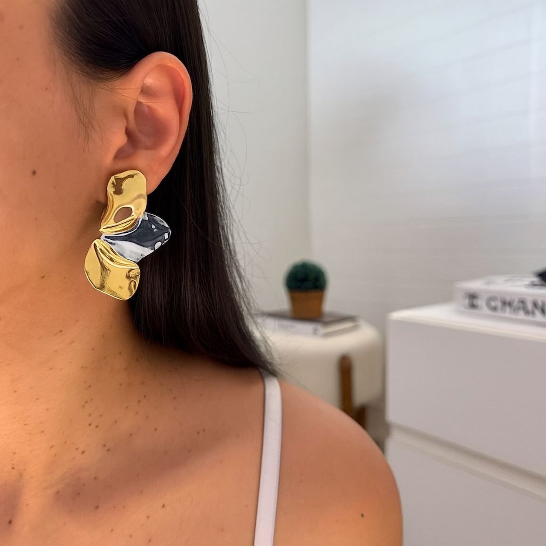 Brinco Meia Flor com Pétalas Dourada e Prateada