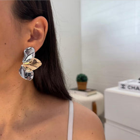 Brinco Meia Flor com Pétalas Dourada e Prateada