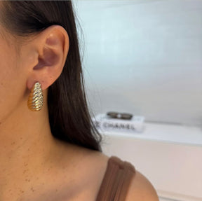 Brinco Gota Texturizado Reto