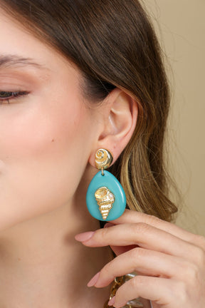 Brinco Concha Dourado de Resina