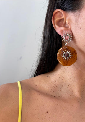 Brinco Geométrico Sol em Ródio Branco e Resina