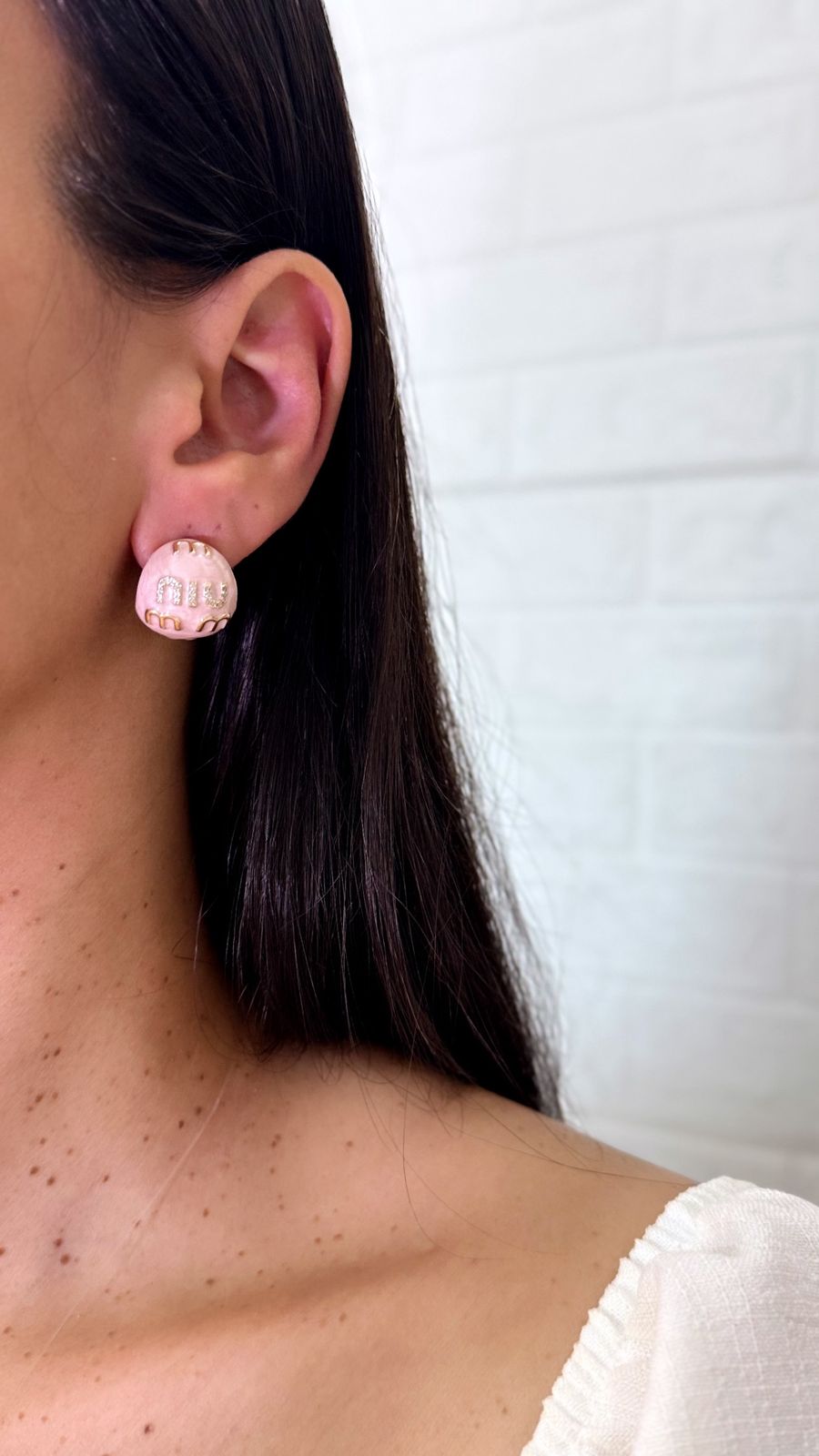 Brinco de Resina Dourado Cravejado