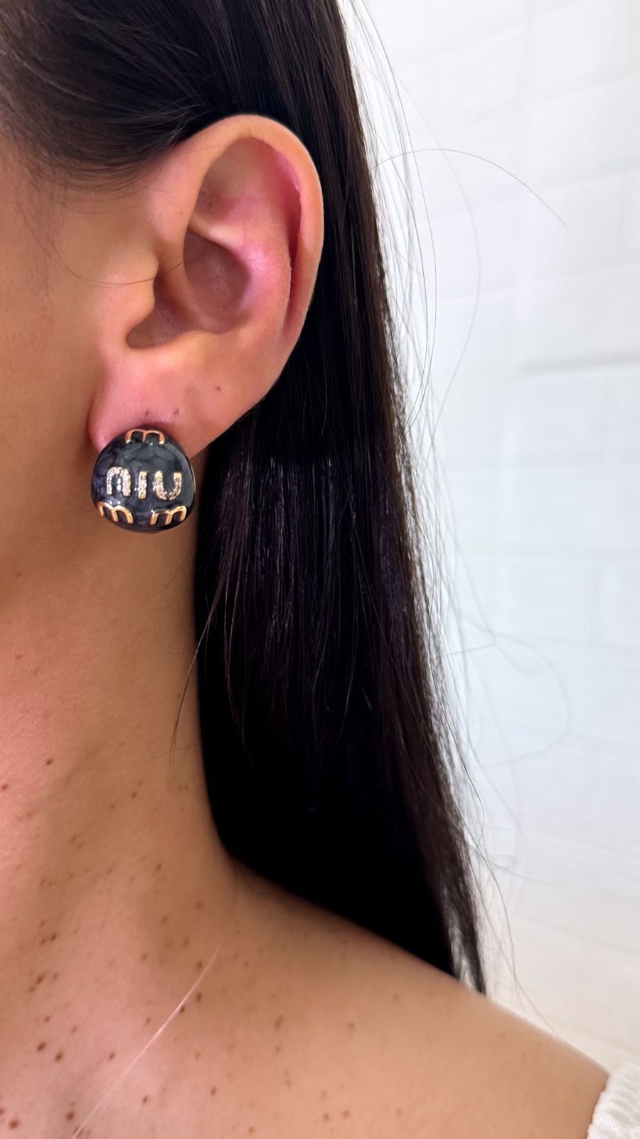 Brinco de Resina Dourado Cravejado