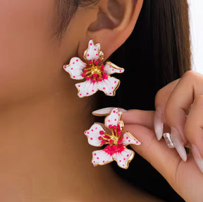 Brinco de Flor Esmaltado Dourado