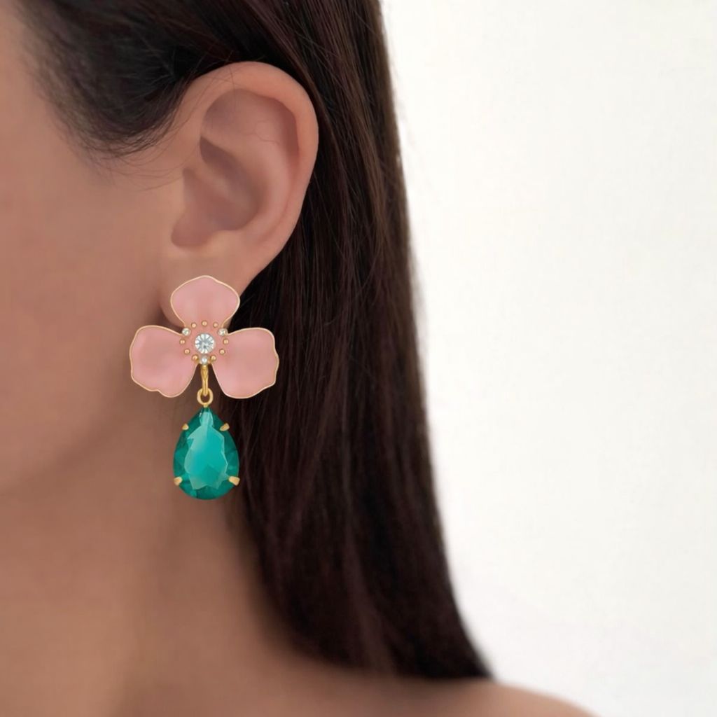 Brinco de Flor Esmaltado Rosé com Dourado  e Pedra Gota Verde