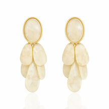Brinco Cascata em Resina com Dourado