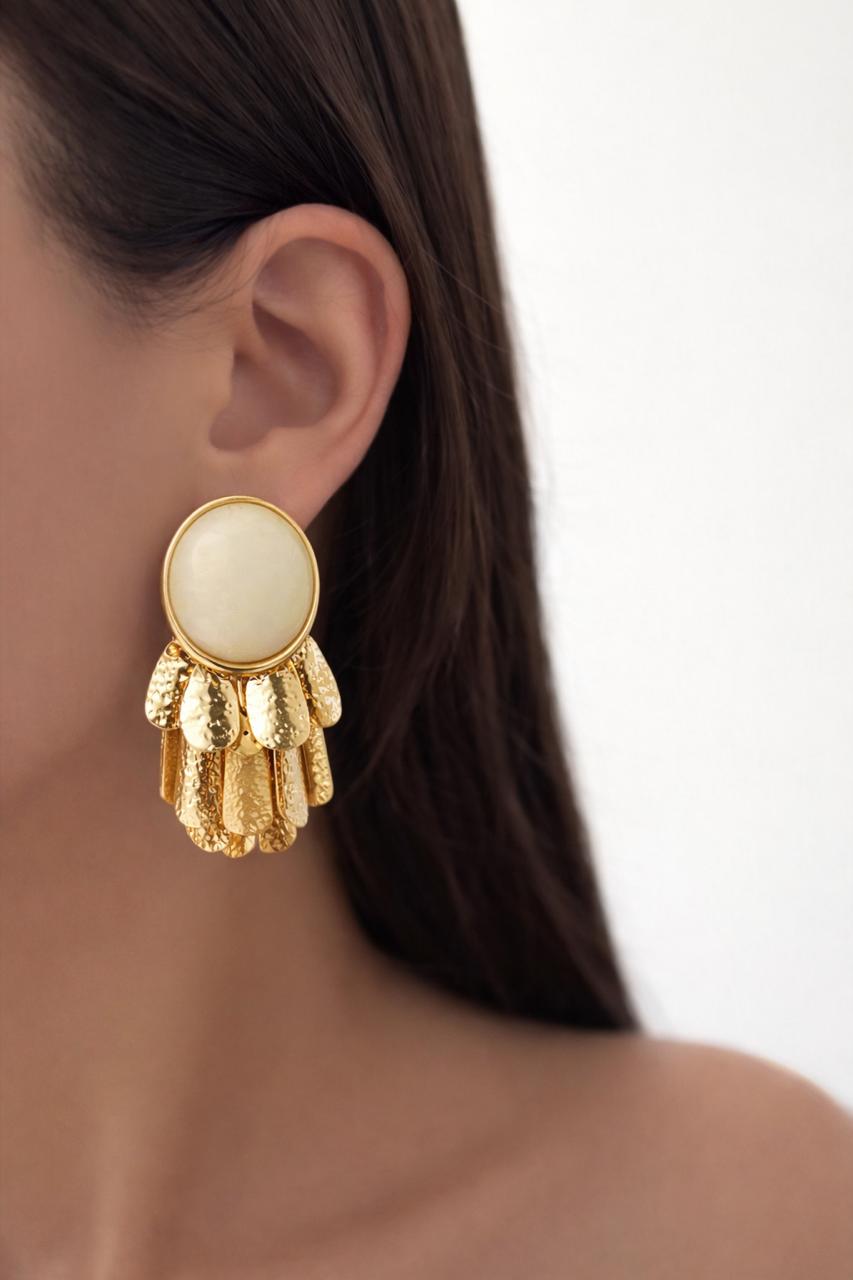 Brinco Cascata Dourado com Resina