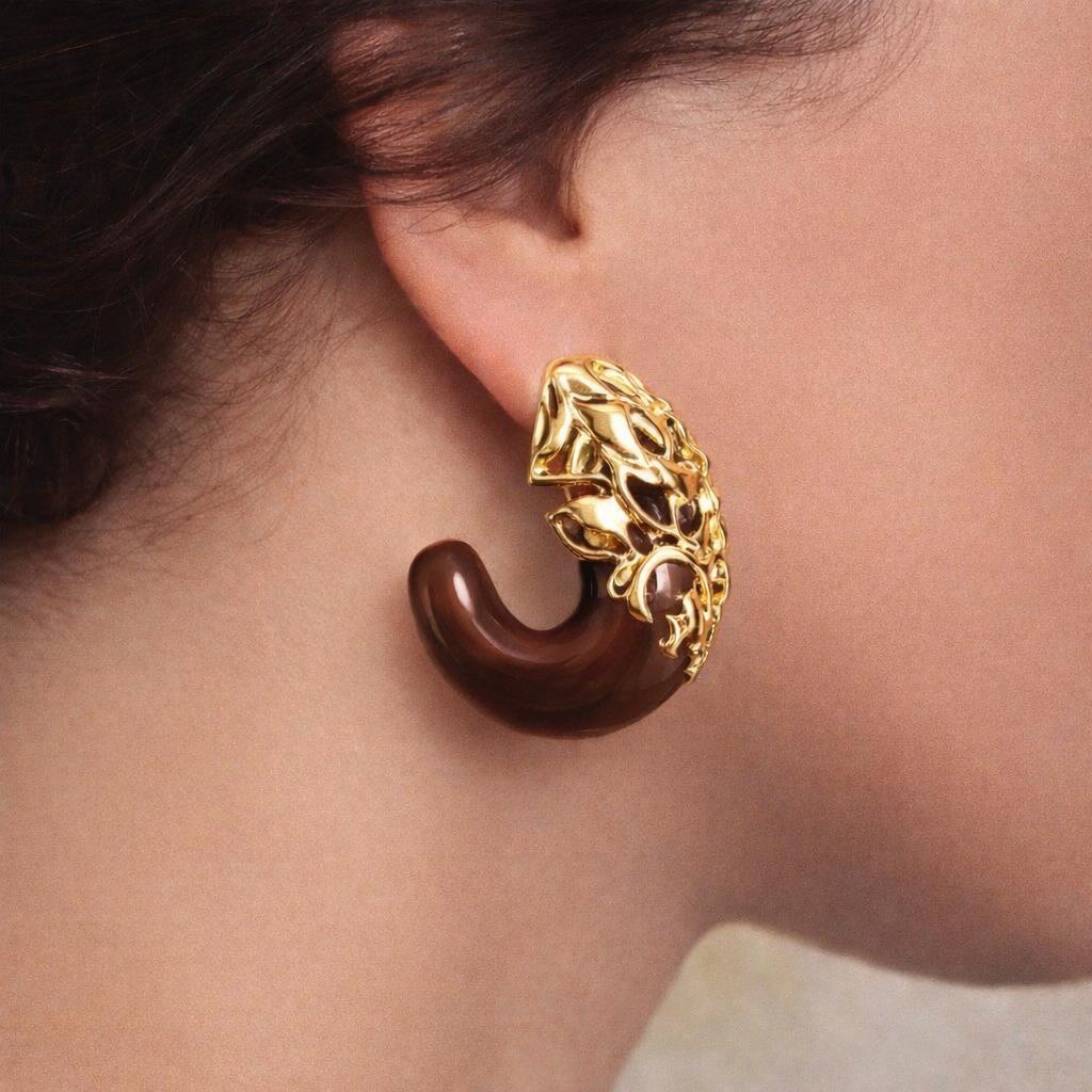 Brinco Argola Vintage em Resina com Detalhes Dourado