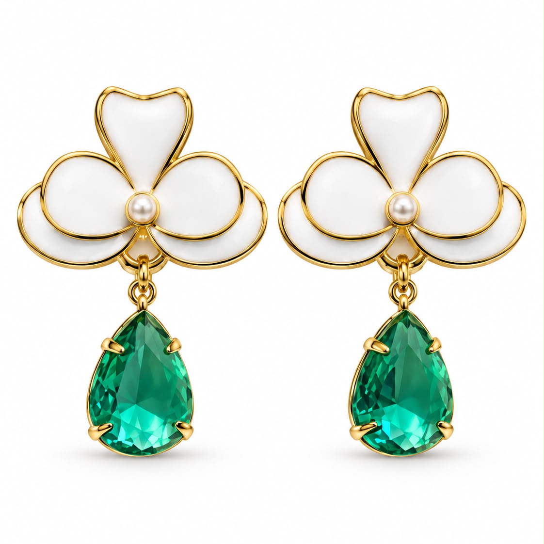 Brinco Mini Orquídea Esmaltado Branco Banhado a Ouro 18k