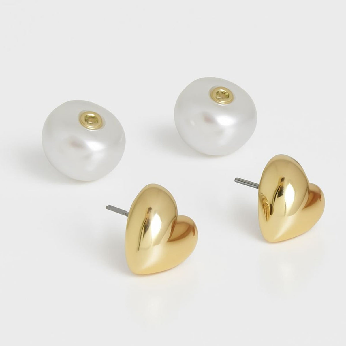 Brinco Coração Dourado com Pérola