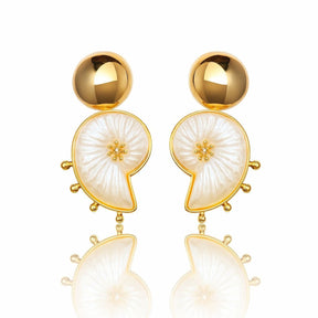 Brinco Caracol Off White com Dourado