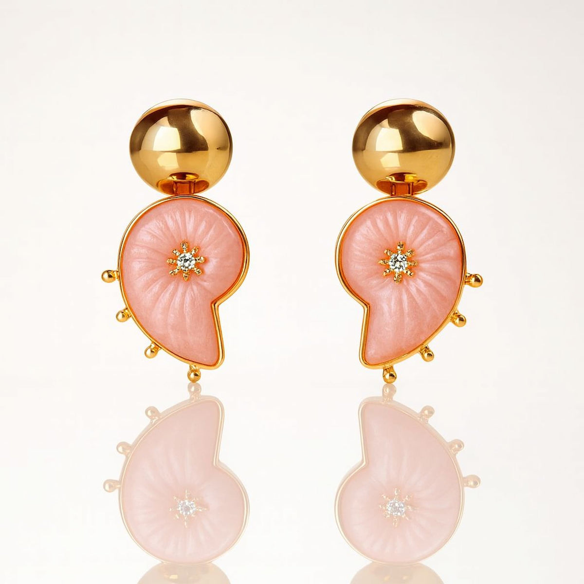 Brinco Caracol Coral com Dourado
