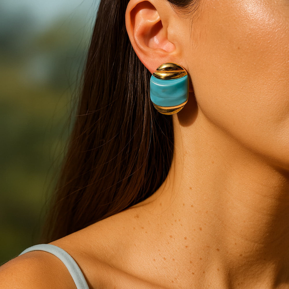 Brinco Resina Azul Turquesa com Dourado