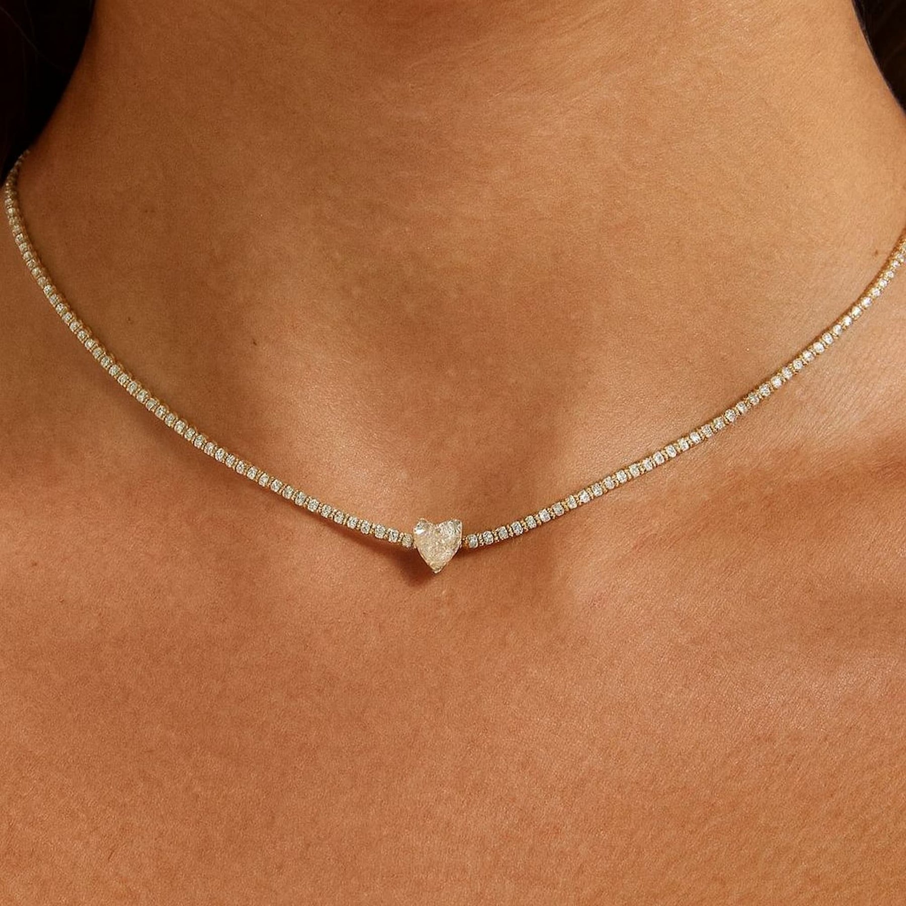 Choker Cravejada Cristal com Coração Dourado