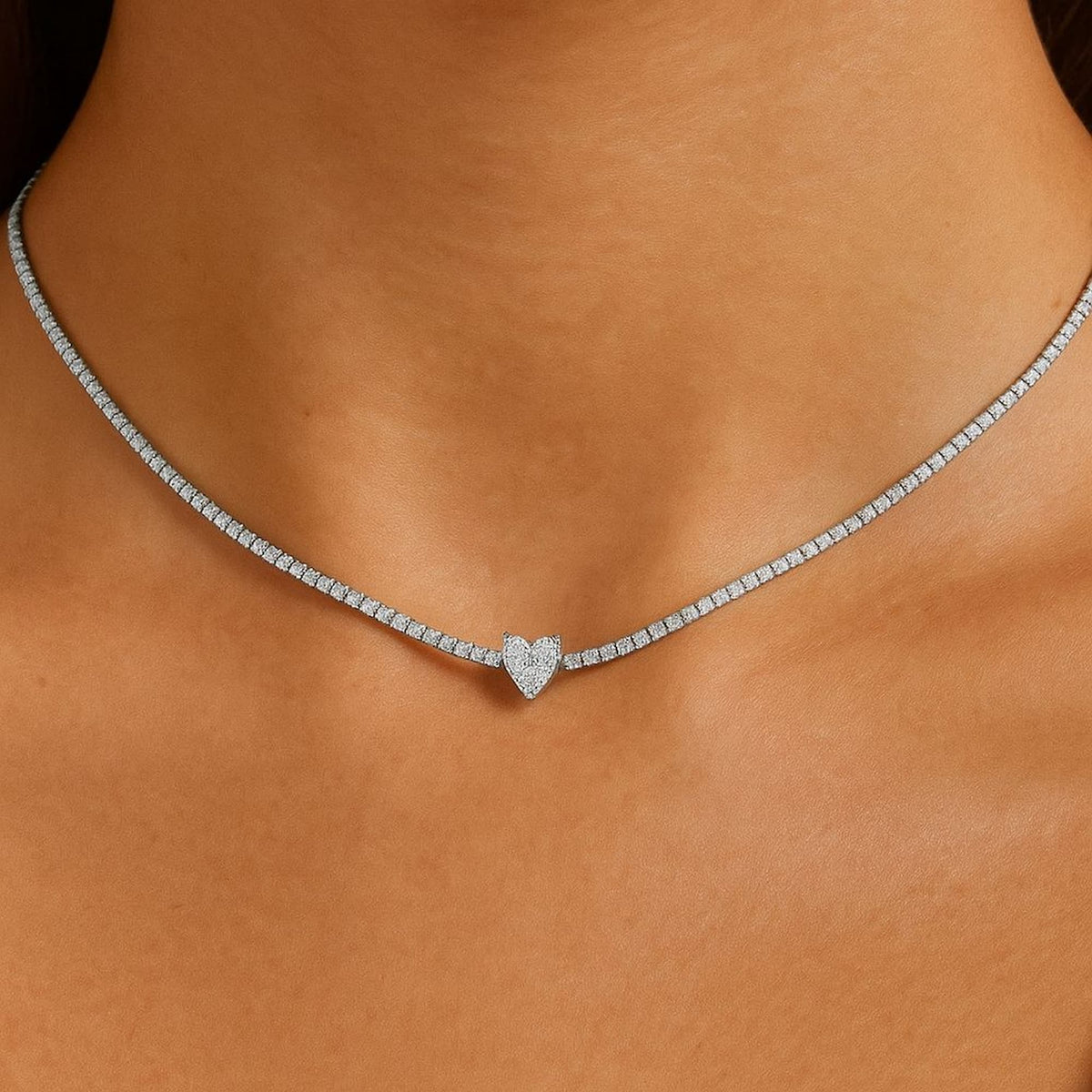 Choker Cravejada Cristal com Coração Ródio Branco