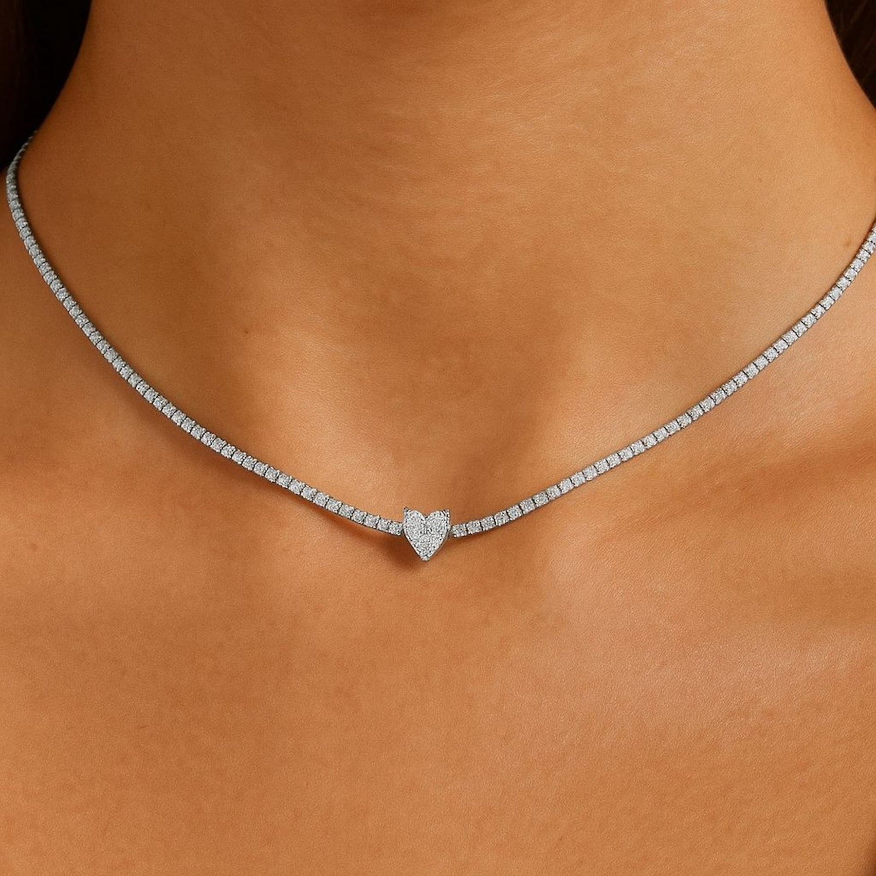 Choker Cravejada Cristal com Coração Ródio Branco