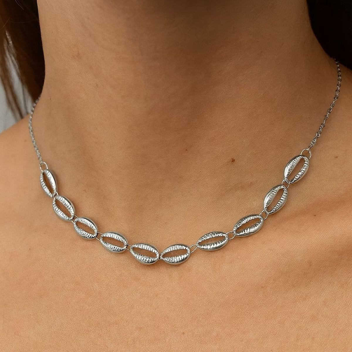 Choker Búzios Metal no Ródio Branco